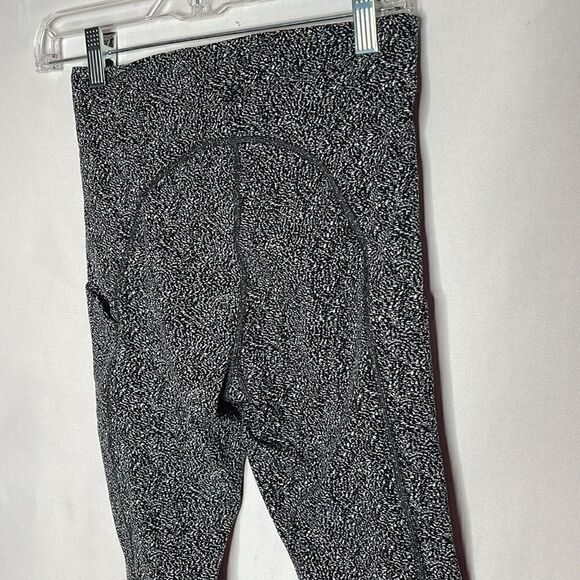 Athleta Ultimate Stash Pocket Textured 7/8 Leggings. Size Small. - Picture 6 of 7